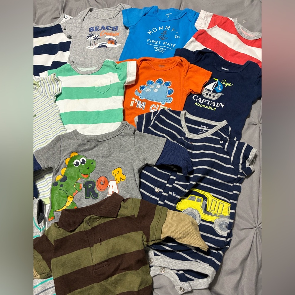 32 NB 0-3 MO bay boy lot -onesies-jumpers-sleepers-pants